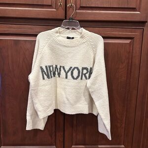NWT raglan sleeves New York sweater sz M